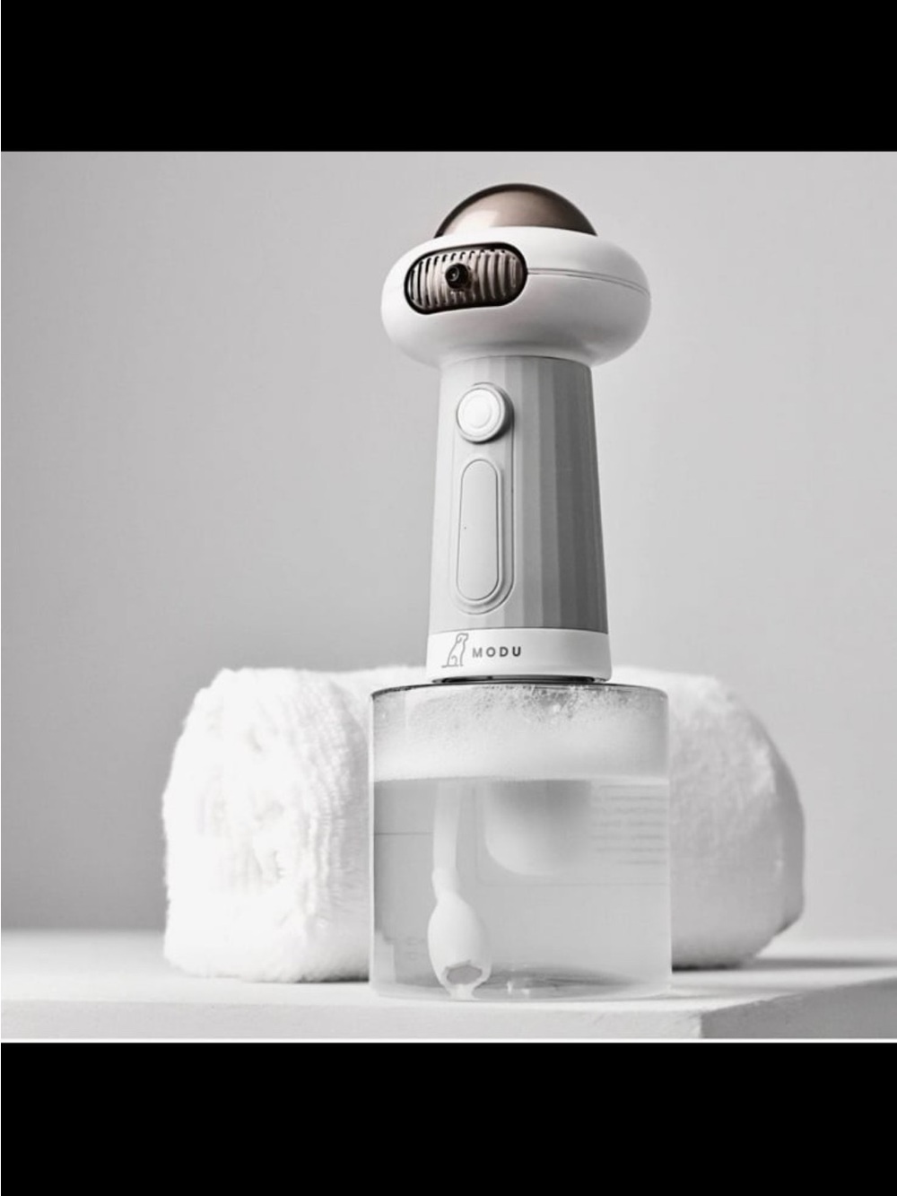 White Dog Grooming Foam Dispenser Brush